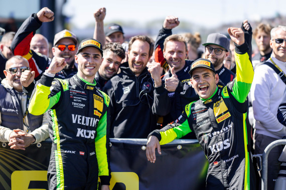 Gemeinsamer Jubel- Thomas Preining und Ayhancan Güven (l-r)