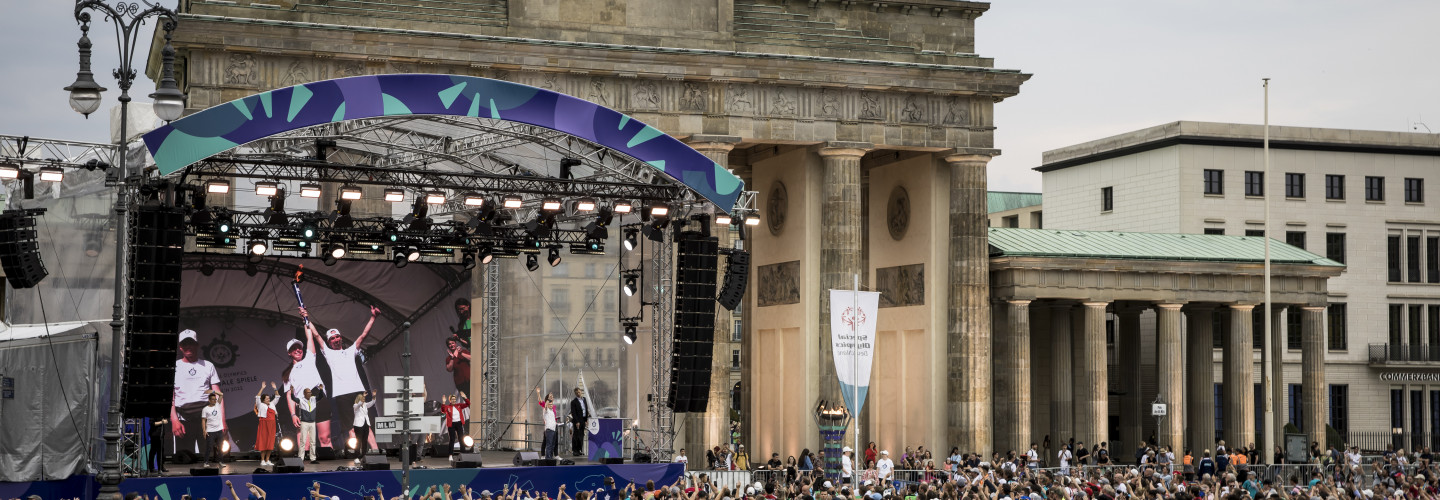 Auf Wiedersehen in Berlin Ausgelassene Stimmung zum großen Finale am Brandenburger Tor