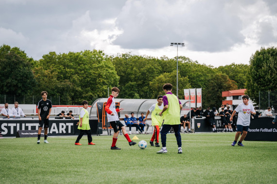 Porsche Fußball Cup 2025: CSR-Training, Talente Hand in Hand