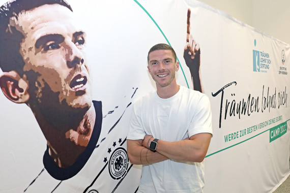 Auch deshalb will ich Menschen helfen und Leben verändern“, sagte Gosens bei seinem Blitzbesuch in Berlin.