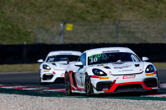 Rang zwei der Testfahrten holte ein Porsche 718 Cayman GT4 von Razoon - more than Racing