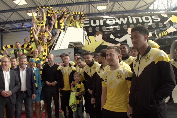 BVB-Stars übergeben Fanairbus an schwarz-gelbe Anhänger