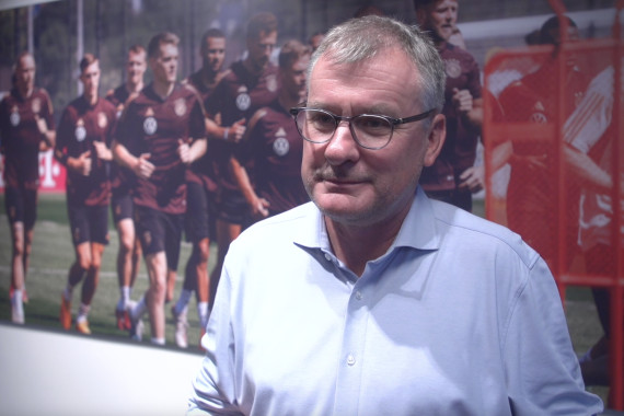 Im Interview spricht Jörg Jakob, Chefredakteur Fußball-Fachblatt kicker, über die Bedeutsamkeit der Preisverleihung der "Torjägerkanone für alle" im Rahmen des Länderspiels und die Wichtigkeit, den Amateurfussball sichtbar zu machen.