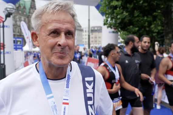 Im Interview spricht Fußball-Weltmeister Pierre Littbarski über seine Teilnahme beim Triathlon in Hamburg sowie seine Eindrücke von der Strecke.