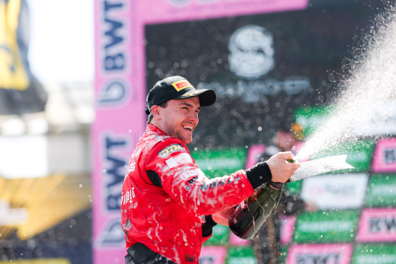 Der Österreicher Lucas Auer führt die DTM mit 109 Punkten an