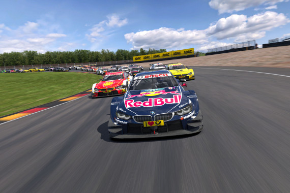 Im Community Cup waren die Fahrer mit Boliden der DTM Saison 15/16 unterwegs