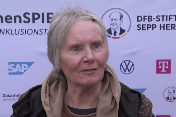 Im Interview spricht die ehemalige Nationaltrainerin Tina Theune u.a. darüber, warum die Inklusionstage wichtig sind und wie sie diese als DFB-Botschafterin erlebt.