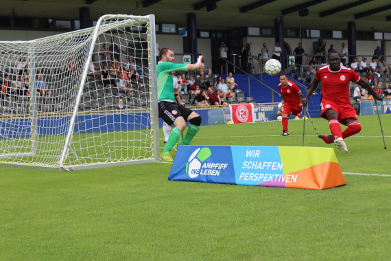 Fortuna Düsseldorf ist nach umkämpften Duellen erster Tabellenführer