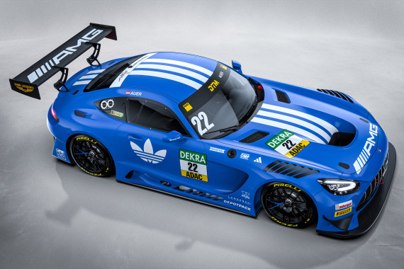 Lucas Auer pilotiert einen Mercedes-AMG GT3 im Adidas-Look
