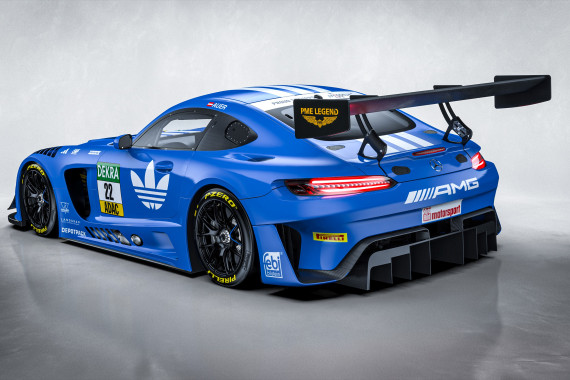 Die blau-weiße Farbgebung von Lucas Auer erinnert an die typischen Schuhkartons von Adidas