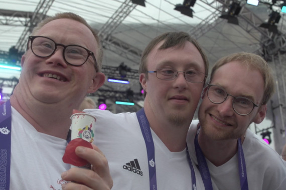 Newsbeitrag: Besuch Athletenparty mit Nancy Faeser