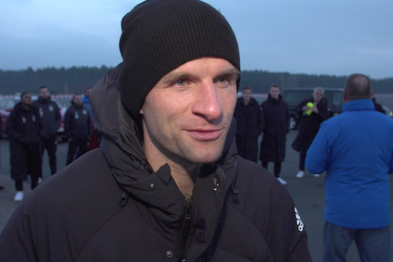 Bei einer Driving Experience stellte die deutsche Fußball-Nationalmannschaft ihr fahrerisches Talent unter Beweis und nahmen wichtige Inhalte für den Alltag mit. Im Interview spricht DFB-Direktor Oliver Bierhoff u.a. über den von Bundestrainer Flick eingestellten Startrekord und blickt auf das kommende Jahr.