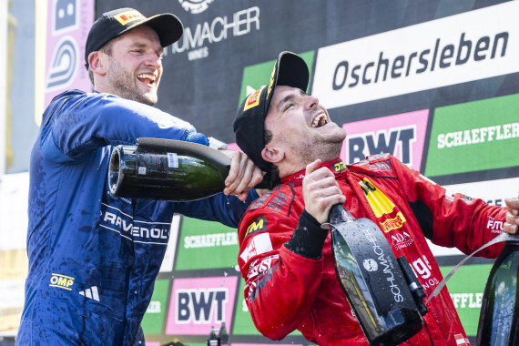 Freuten sich auf dem DTM-Podest- Maro Engel und Lucas Auer (l-r)