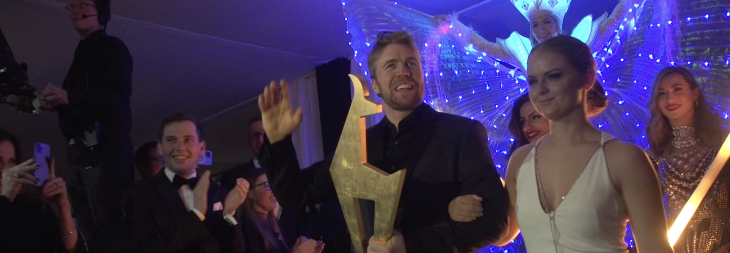 Audi verlängert die erfolgreiche Partnerschaft mit den Hahnenkamm-Rennen in Kitzbühel bis 2026. Weirather Wenzel & Partner (WWP-Group), der Kitzbüheler Ski Club (K.S.C.) und AUDI blicken bereits auf eine mehr als 20 Jahre andauernde, erfolgreiche Zusammenarbeit zurück. Die Hahnenkamm-Rennen sind das jährliches Highlight des internationalen Wintersports und des alpinen Skikalenders.