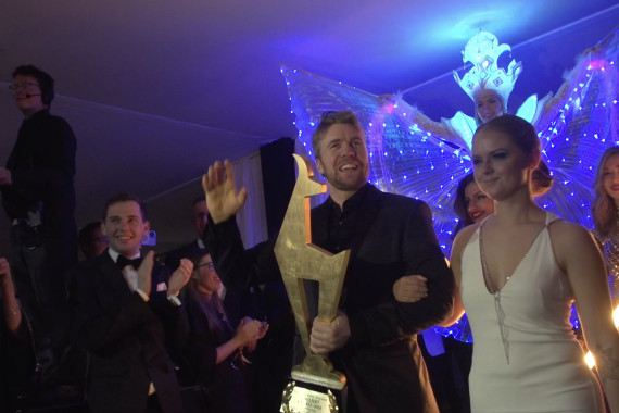 Audi verlängert die erfolgreiche Partnerschaft mit den Hahnenkamm-Rennen in Kitzbühel bis 2026. Weirather Wenzel & Partner (WWP-Group), der Kitzbüheler Ski Club (K.S.C.) und AUDI blicken bereits auf eine mehr als 20 Jahre andauernde, erfolgreiche Zusammenarbeit zurück. Die Hahnenkamm-Rennen sind das jährliches Highlight des internationalen Wintersports und des alpinen Skikalenders.