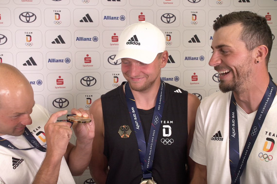 Im Interview sprechen Franz Anton, Timo Trummer und Sideris Tasiadis u.a. über ihren Gold-Erfolg im Kanu-Slalom (Canadier) im Teamwettbewerb sowie ihre Erwartungen an das anstehende Einzelrennen.