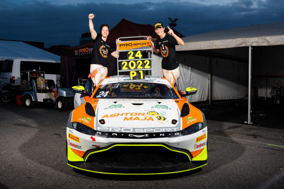 Die beiden Champions auf ihrem Aston Martin Vantage GT4