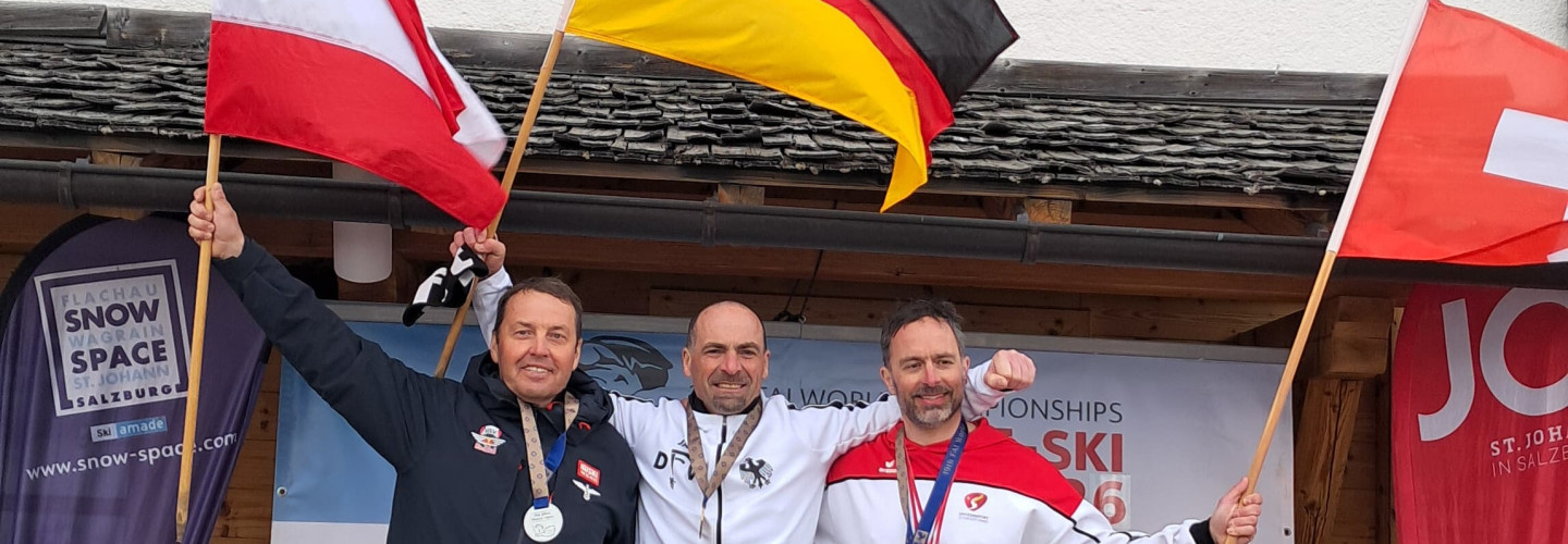 Siegerehrung - Masters-Wertung, in der Mitte Reinhold Heibel