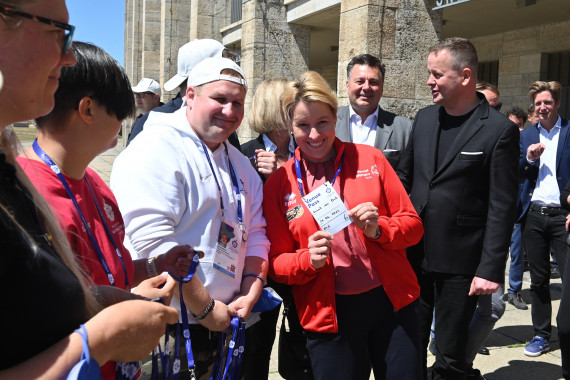 Gesundheitsprogramm Healthy Athletes Untersuchungen beim Rundgang mit Jürgen Dusel, Beauftragter der Bundesregierung für die Belange von Menschen mit Behinderung