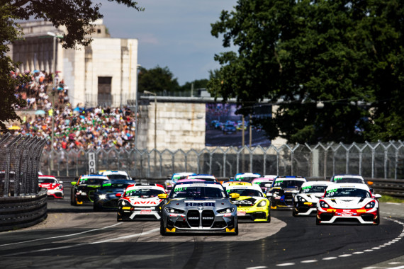 Ganz vorne- Der BMW M4 GT4 von Schrey_Piana