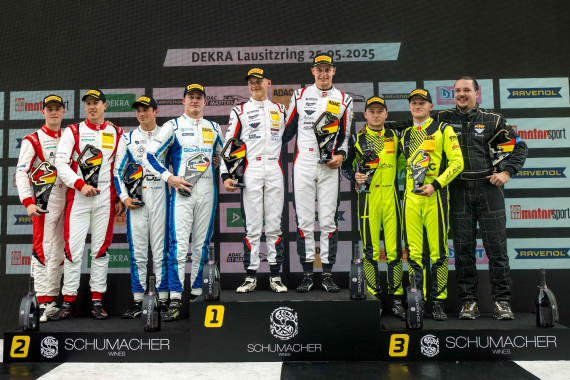 Das Podium: Schwarzer, Fach, Hantke, Bulatov, Birch, Pichler, Wiskirchen und Fittje (v.l.)