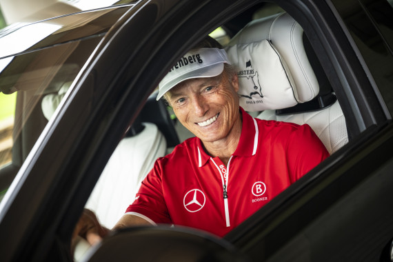 Mercedes-Benz ehrt Golf-Ikone Bernhard Langer mit individualisierter S-Klasse