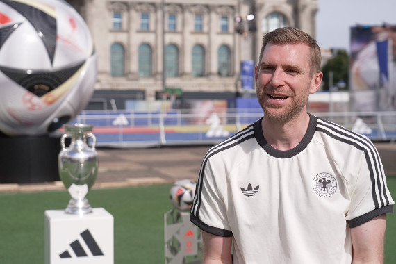 Im Interview spricht Fußballweltmeister Per Mertesacker u.a. über die Besonderheiten des neuen Spielballs für die UEFA EURO 2024 Finals und darüber, wie er die Fußball-Europameisterschaft bisher wahrgenommen hat.