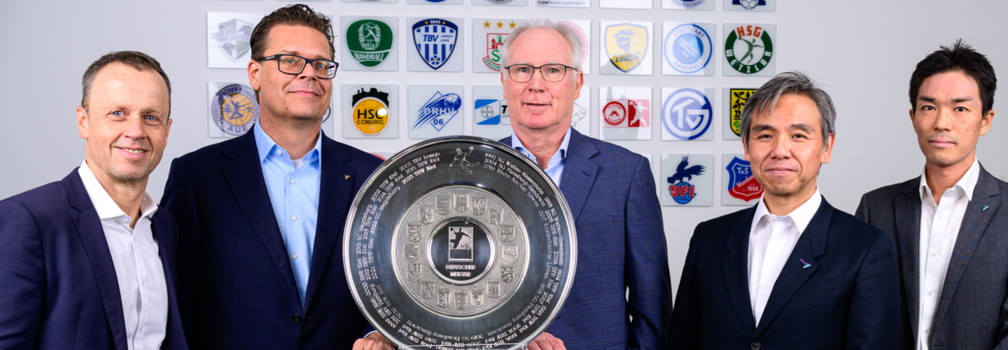 HBL-Geschäftsführer Frank Bohmann, Martin Krutz, Geschäftsführer DAIKIN Airconditioning Germany, HBL-Präsident Uwe Schwenker, Takayuki Kamekawa, Vice President Sales DX and Affiliate network, Masaharu Tada, Geschäftsführer DAIKIN Airconditioning Germany