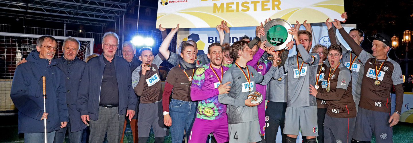 Die Gewinner der Blindenfußball-Bundesliga 2021.