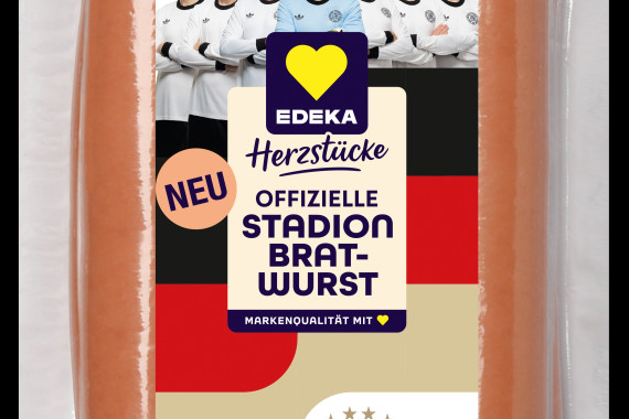 PRESSEMOTIV: Offizieller Ernährungspartner: Stadionatmosphäre für zuhause – EDEKA und der DFB bringen gemeinsam die „EDEKA Herzstücke Offizielle Stadion Bratwurst“ in die Märkte