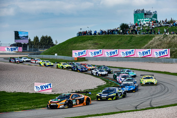 Sachsenring-Thriller beim vorletzten Tourstopp im ADAC GT Masters