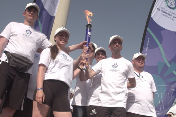 Footage vom Special Olympics Festival und vom Fackellauf am Tag vor der Eröffnungsfeier in Berlin.