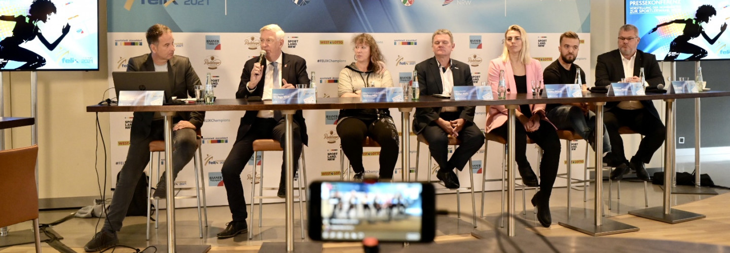 v.l. Moderator Claus Lufen, Dr. Ingo Wolf (Vorstandvorsitzender Sportstiftung NRW), Andrea Milz (Staatssekretärin für Sport und Ehrenamt des Landes NRW), Stefan Klett (Präsident LSB NWR), Annika Drazek (Bob-Anschieberin), Mathias Mester (Para-Leichtathlet) und Axel Weber (Pressesprecher WestLotto)