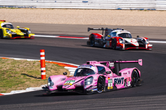 Mattis Pluschkell und Maksymilian Angelard (vorne) freuen sich über den dritten Platz