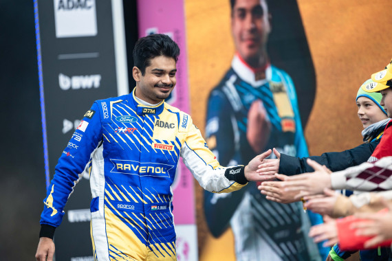 Der Inder Arjun Maini startet seit 2021 in der DTM
