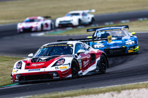 Die Tabellenführer von Razoon im Porsche 911 GT3 R