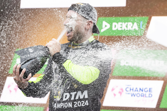 Prickelnde Sektdusche für DTM-Champion Mirko Bortolotti