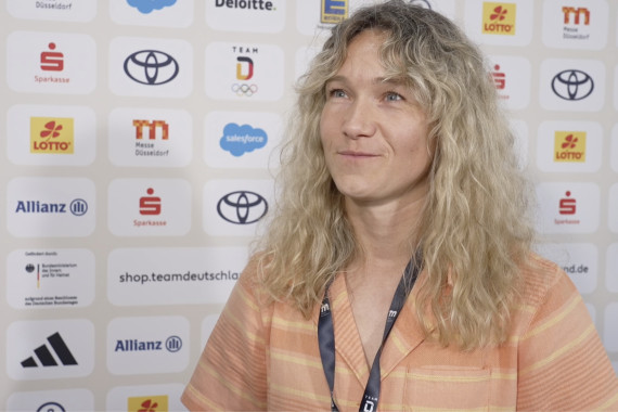 Im Interview spricht die ehemalige Fußball-Nationalspielerin und Olympiagewinnerin Josephine Henning u.a. über ihre Reise zu den Olympischen Spielen und was sie vom Fußballturnier erwartet.