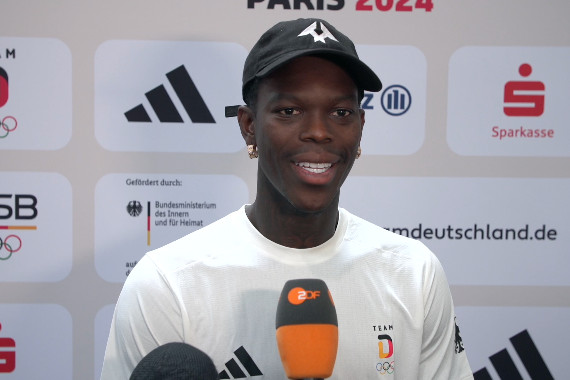 Im Interview spricht Basketball-Nationalspieler und Weltmeister Dennis Schröder  u.a. darüber, wie er die Konkurrenz bei Olympia einschätzt und über seine Einschätzung zum Gruppensieg in der Vorrunde.
