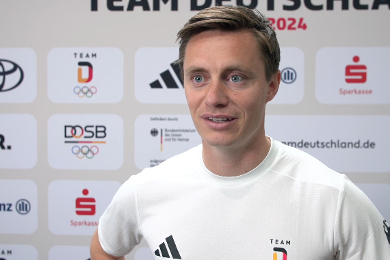 Im Interview spricht Hockey-Nationalspieler und Weltmeister Mats Grambusch u.a. über die Zielsetzung seiner Mannschaft für Olympia und über seinen Eindruck vom Einkleidungsevent in Düsseldorf.