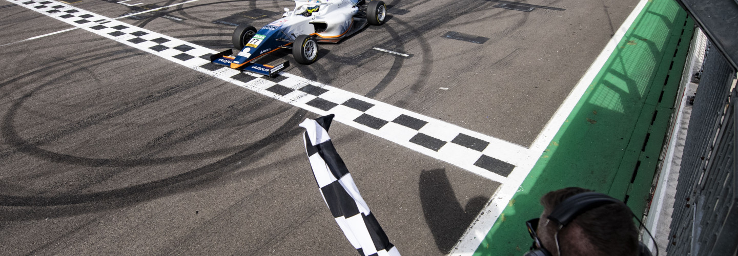 Spannendes Finale: Taylor Barnard gewinnt knapp vor seinem Teamkollegen Nikita Bedrin