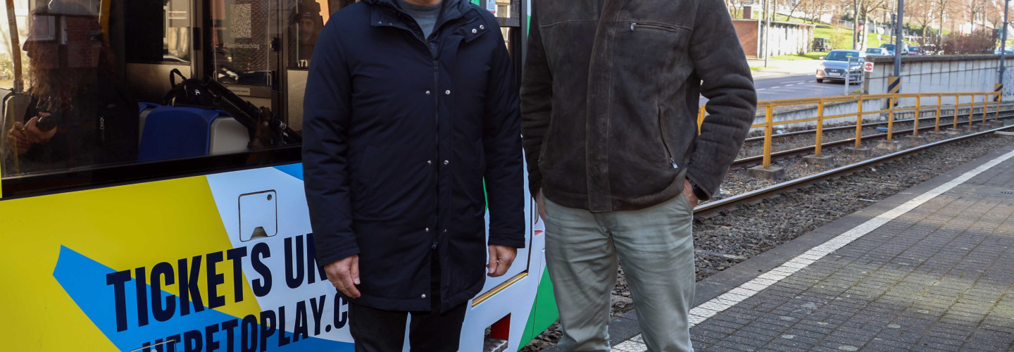 Neue KVB-Bahn enthüllt - Präsentation an RheinEnergieSTADION und der LANXESS arena