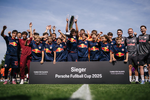 Porsche Fußball Cup 2025: Sieger Red Bull Fußball Akademie Salzburg