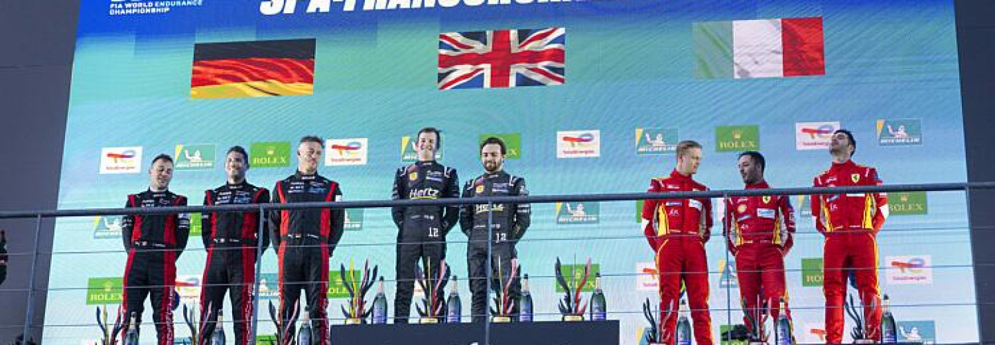 Das Siegerpodium - links das Team Porsche Penske mit Andre Lotterer