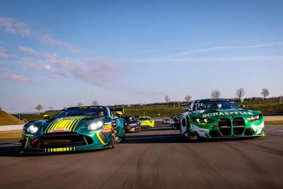 DTM-Neueinsteiger Gilles Magnus trifft im Aston Martin u.a. auf BMW-Pilot Marco Wittmann (l-r)