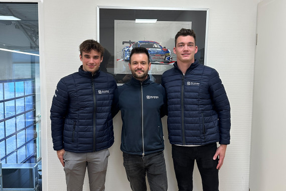 Nico Hantke, Teamchef Ron Moser und Denis Bulatov (v.l.)