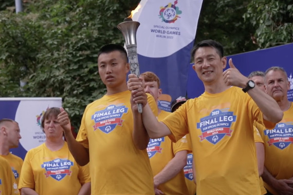 Impressionen vom Torch Run der Special Olympics World Games und vom Festival am Neptunbrunnen