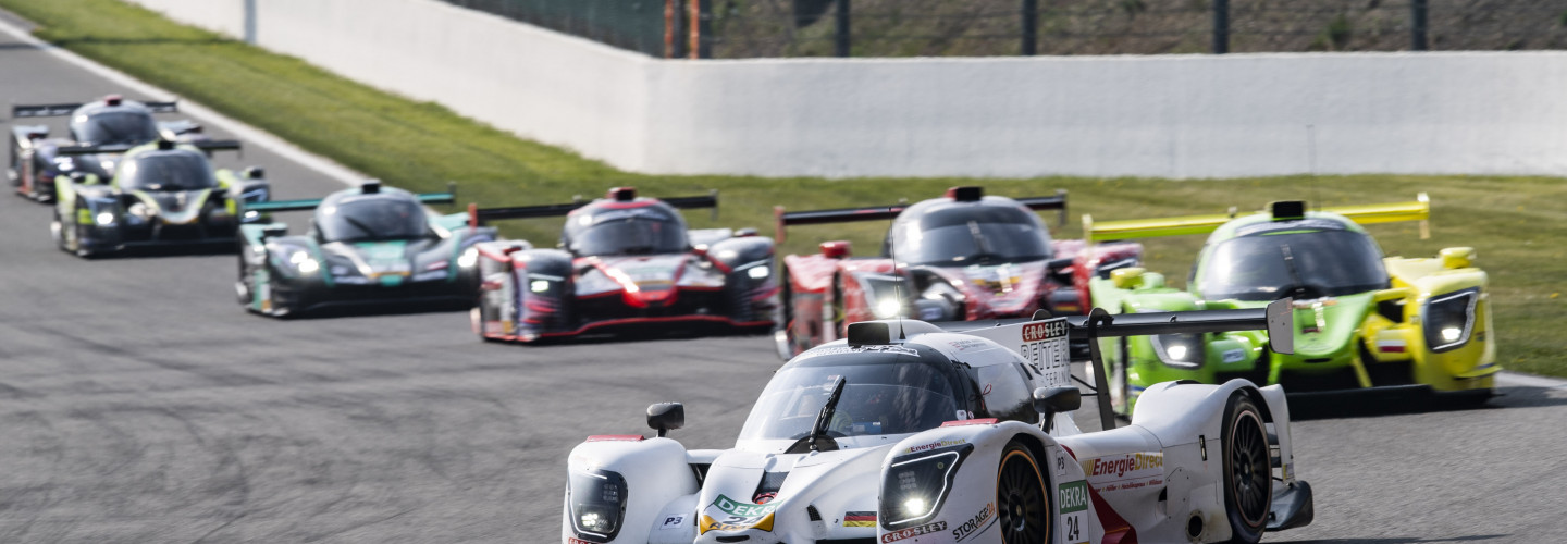 Florian Janits (Reiter Engineering) vor Jamie Winslow (Inter Europol Competition)