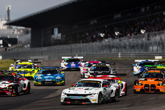 Finn Wiebelhaus und Salman Owega führen im Ford Mustang GT3 die Meisterschaft an