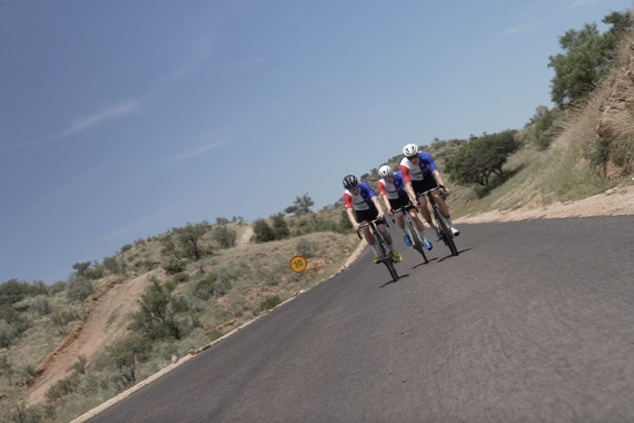 Schnittbilder vom Radtraining der Triathleten.